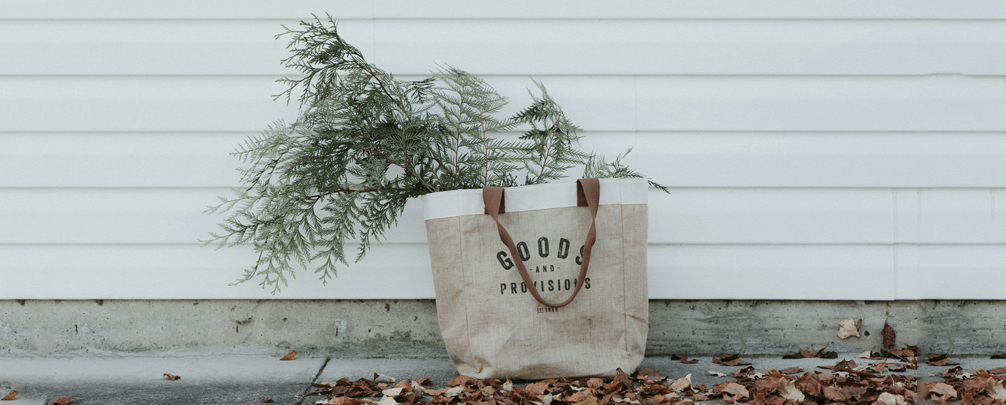 Reusable sustainable shopping bags made from jute and cotton for daily use