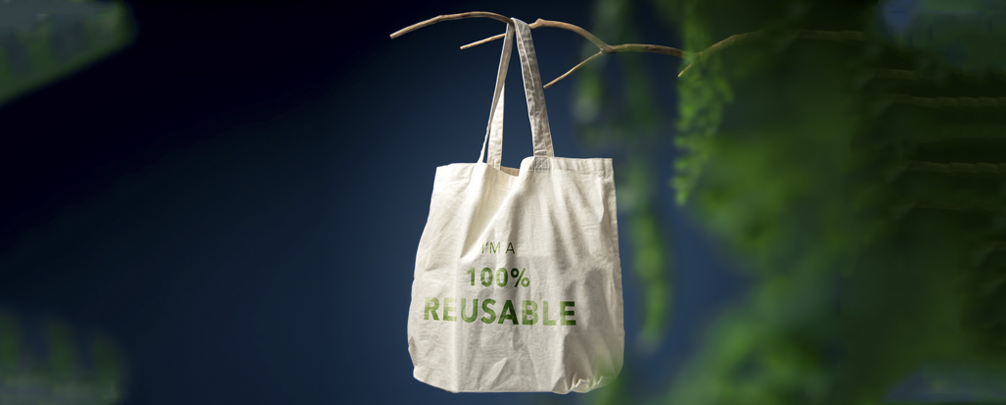 Eco-friendly tote bags with custom branding for sustainable marketing
